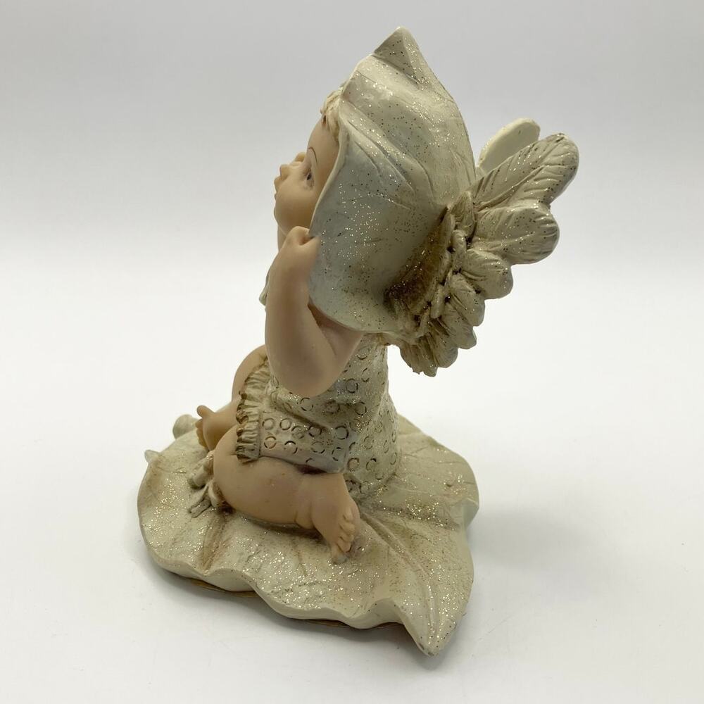 Vintage Baby Angel Figurine with‎ Wings Sitting on Leaf Base - Picture 3 of 6